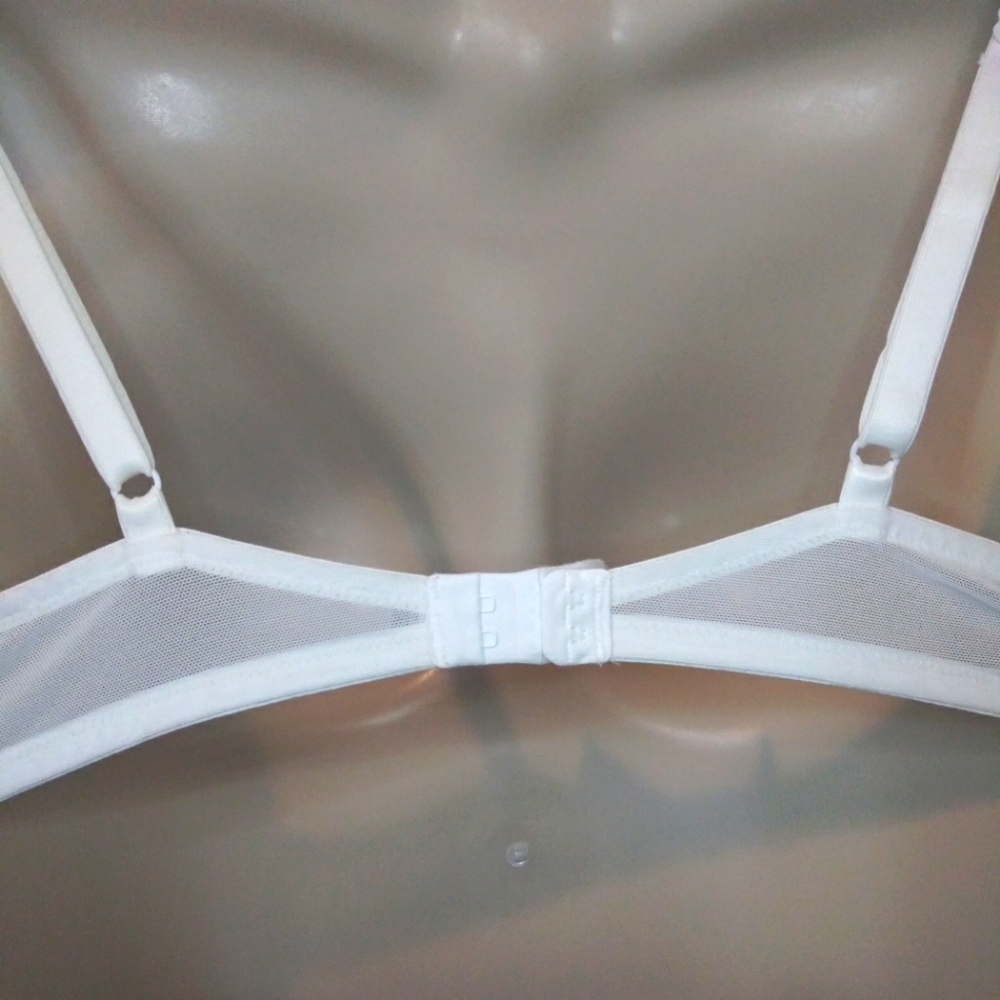 Vanity Fair Ivory Lace Covered Bra - Picture 6 of 7